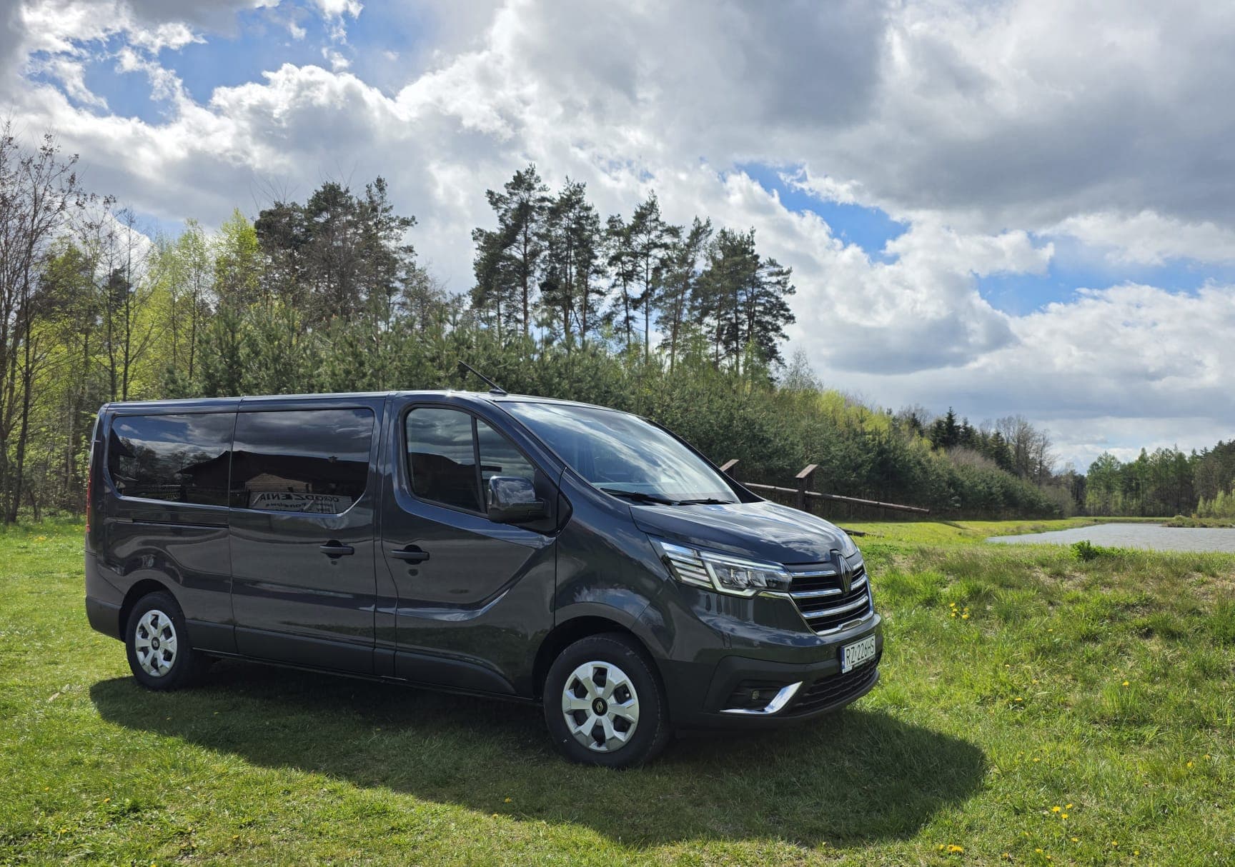 Renault Trafic Combi Grand 9-osobowy do wynajęcia